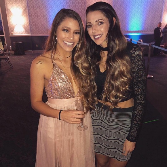 Long formal pink sequin and toole dress - Picture 4 of 9